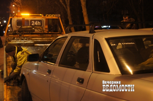 Екатеринбургские водители отметили мужской праздник (ФОТО)