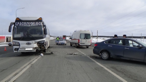 Автобус Красноуфимск – Екатеринбург попал в аварию. Есть пострадавшие