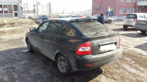 Автоворы покусились на битую «Приору» в Екатеринбурге
