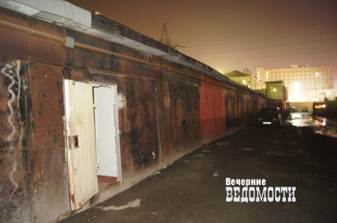 Полицейские прикрыли игровой зал в гараже на Сортировке (ФОТО)