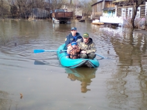 Паводок в Свердловской области добрался до севера региона (ФОТО)