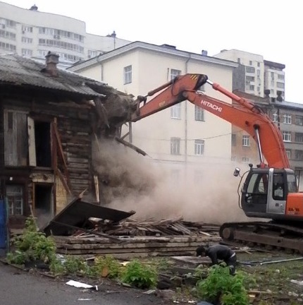 В Екатеринбурге снесли Дом Холмогорова (ФОТО)