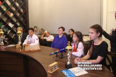 Победы «в клетку»: юные свердловские шахматисты завоевали на турнире Европы четыре медали