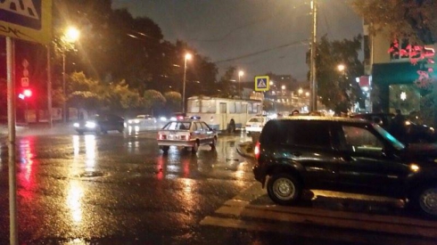 Корейский внедорожник выехал на тротуар после ДТП в Екатеринбурге (ФОТО)