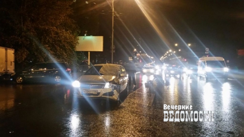 На юго-западе Екатеринбурга «Опель» сбил пешехода (ФОТО)