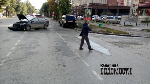 Массовая авария произошла около Южного автовокзала в Екатеринбурге (ФОТО)
