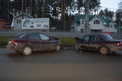 На окраине Екатеринбурга «Шанс» устроил на встречке ДТП с пострадавшими (ФОТО)