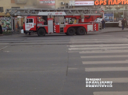 В Екатеринбурге из-за пожара в центре города эвакуировали персонал кафе (фото)