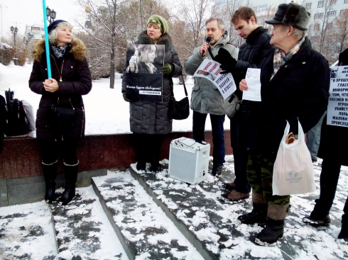 Жители Екатеринбурга выразили недоверие Путину на площади Труда