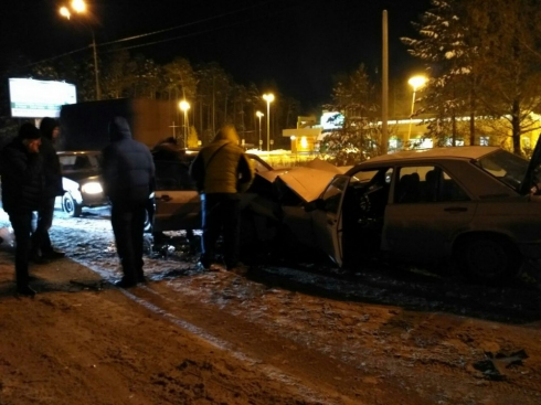 В ДТП на Березовском тракте столкнулись три легковушки
