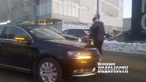 ДТП в центре Екатеринбурга парализовало движение трамваев