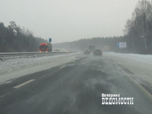 «Мы думали, что улетим под фуру». Снегоуборочная техника создает аварийную ситуацию на трассе Пермь – Екатеринбург (фото)