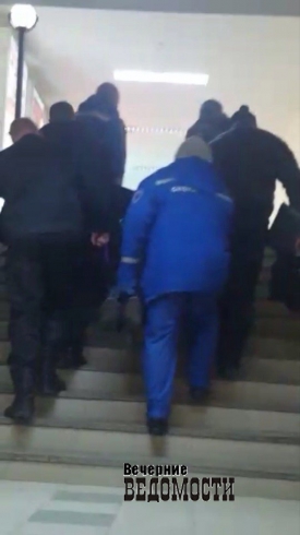 Буйный мужчина переполошил торговый центр в Екатеринбурге (ФОТО)