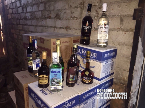 Оперативники свердловского УБЭП накрыли склад с контрафактным алкоголем (ФОТО)