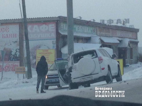 Грузовик столкнулся с Toyota RAV4 на Тюменском тракте (фото) 