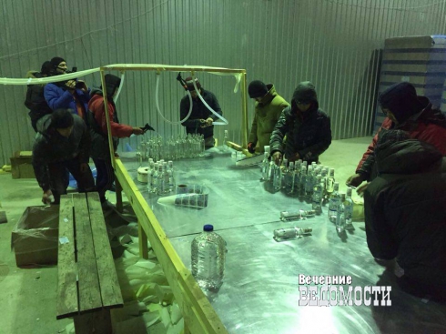 Свердловские силовики выявили цех по розливу фальсифицированной водки. Изъято 9 тонн спирта (фото)