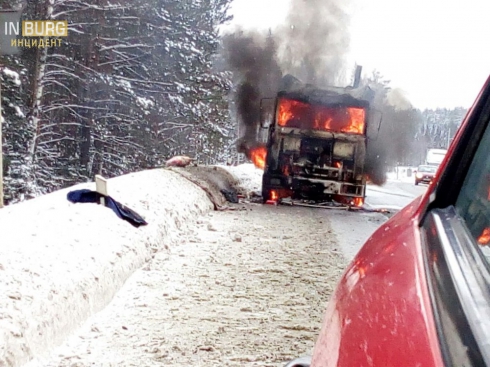 На Серовском тракте загорелся грузовик