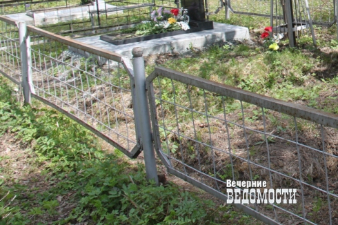 Бизнес на краже могильных оградок закончился для трех уральцев лишением свободы