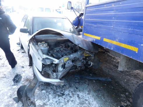 В Красноуфимске водитель вазовской «двенашки» погиб при столкновении с грузовиком (ФОТО)