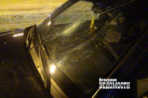 В Екатеринбурге под окнами «белого дома» пострадала девушка