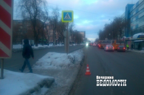 Екатеринбургского школьника сбил на переходе водитель, увлеченный навигатором