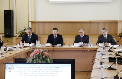 В Кургане Патрушев провел выездное совещание по вопросам госбезопасности
