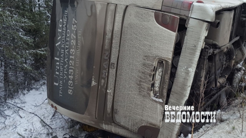 В Свердловской области перевернулся пассажирский автобус