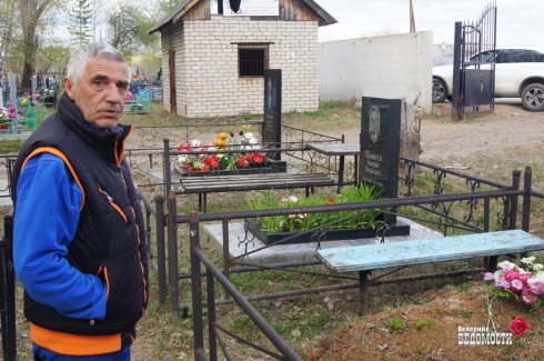 Пенсионер, объявивший голодовку из-за ужасного состояния ветеранского кладбища, похудел на 12 килограмм
