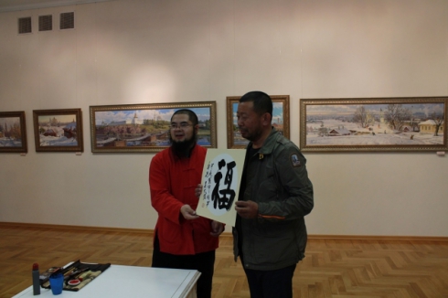 Китайские каллиграфы расписались в екатеринбургском Храме на Крови