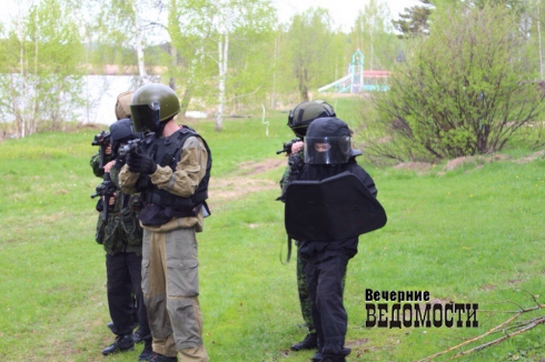Екатеринбургские школьники взялись за оружие (ФОТО)