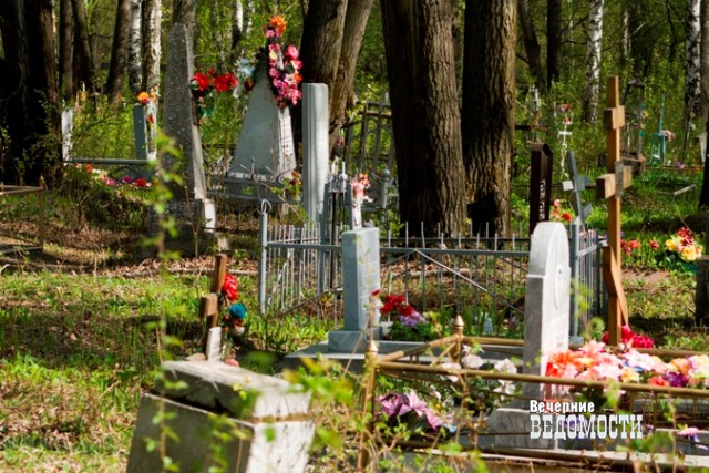 Поиск захоронений каменск уральский. Городское кладбище Каменск Уральский. Кладбище в Белоярке. Кладбище в Шалинском. Кладбище город Белоярский.