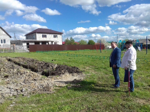В Ирбитском районе на месте «депутатской» детской площадки строят дом