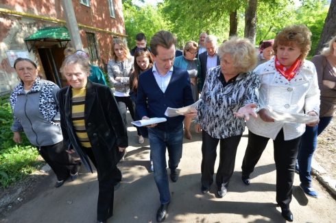 Чиновники Челябинска провели выездной прием жителей ветхоаварийного фонда