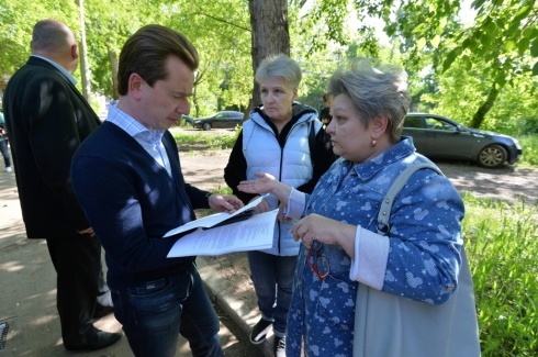 Чиновники Челябинска провели выездной прием жителей ветхоаварийного фонда
