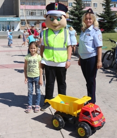 На Урале ГИБДД регулирует движение детских колясок