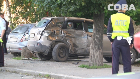 Виновник ДТП погиб в Екатеринбурге, придавленный собственным автомобилем