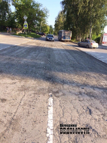 В Среднеуральске срезали асфальт с новой разметкой (фото)
