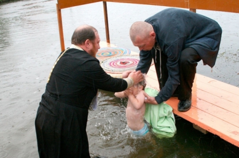 На Урале готовится массовое крещение в реке