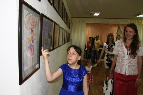 В Нижнем Тагиле открылась персональная выставка 10-летней Дарьи Калягиной