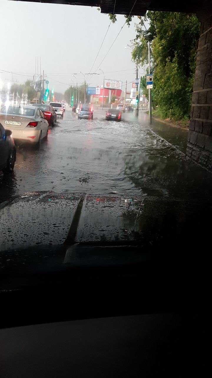 Екатеринбург затопили ливни