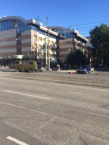 В ДТП на улице Малышева пострадали два человека