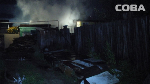 В переулке Соболином в Екатеринбурге сгорел частный жилой дом