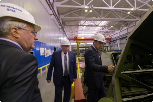 Евгений Куйвашев посетил Машиностроительный завод имени Калинина