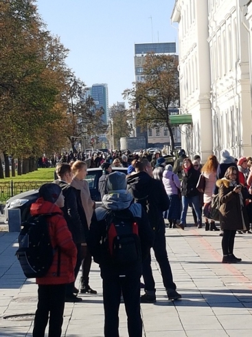 В День учителя в Екатеринбурге стали поступать сообщения о минировании школ