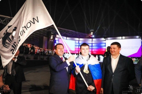 Евгений Куйвашев поздравил уральцев, завоевавших награды на чемпионате профессионального мастерства в Абу-Даби