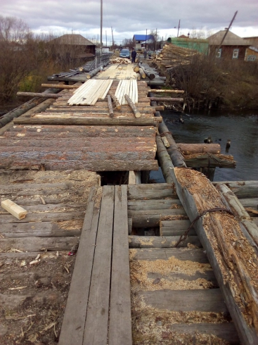 На Урале начали восстанавливать разрушенный мост