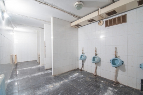 В центре Екатеринбурга продают туалет за 12 миллионов