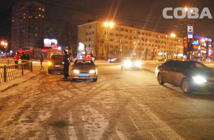 На победе сбили женщину. Перекресток Победы Космонавтов Екатеринбург. ДТП на Космонавтов Екатеринбург вчера. Перекресток Екатеринбург Победы Ломоносова.