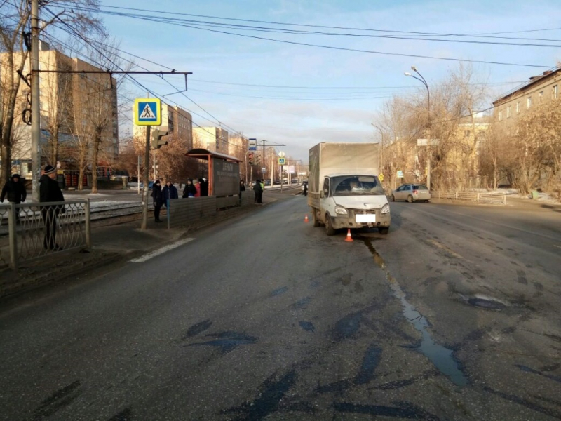 В Екатеринбурге сотрудники ГИБДД устанавливают обстоятельства ДТП, в результате которых пострадали двое детей