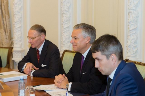 Евгений Куйвашев встретился с послом США Джоном Хантсманом